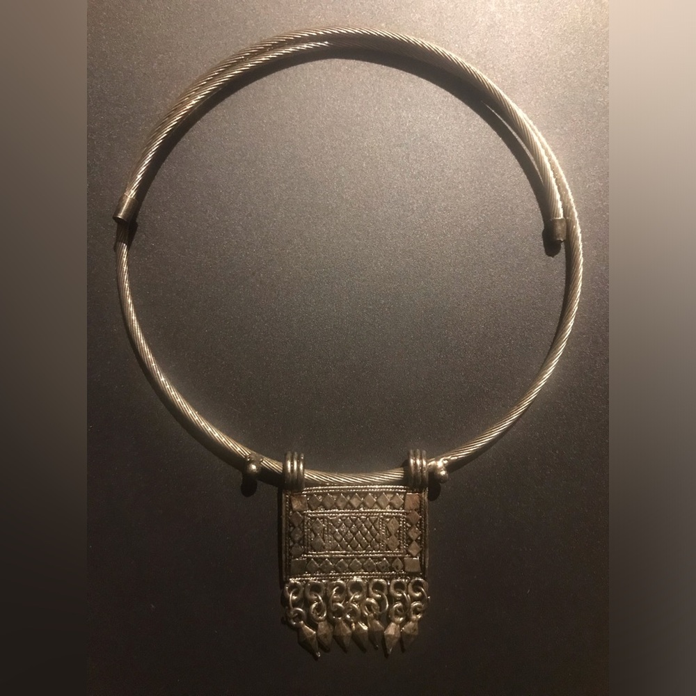 Silver color open choker necklace with tassel